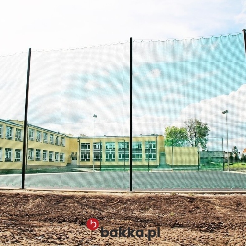 Siatka ochronna o oczkach 6x6 cm i wysokości 4 metrów do wyłapywania piłek