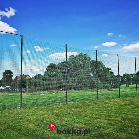 Piłkochwyt o wysokości 6 metrów z siatką o oczkach 10x10 cm