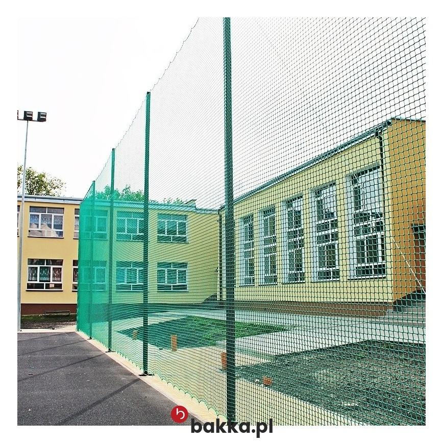 Piłkochwyty // Piłkochwyty sportowe o wysokości 6 metrów z siatką zieloną lub grafitową