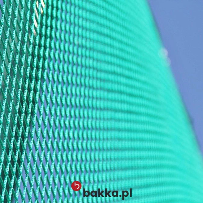   Bakka - Zielona siatka ochronna z polipropylenu o oczkach 10x10 cm i grubości 6 mm, dostępna w formie na wymiar do dekoracji salonu. 