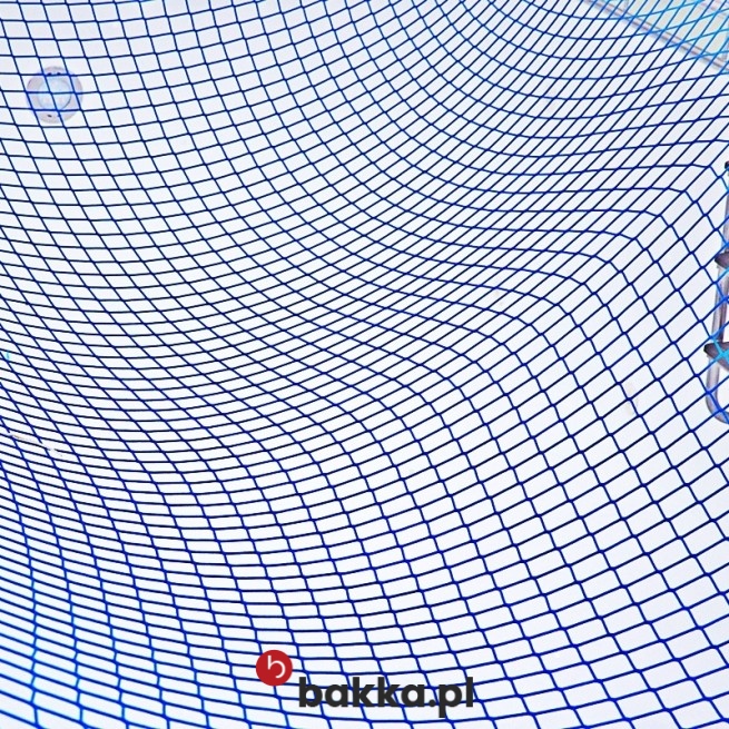 Zielona siatka ochronna wykonana z wytrzymałego polipropylenu, charakteryzująca się gęstymi oczkami o wymiarach 10x10 centymetrów, doskonale sprawdza się w roli skutecznego zabezpieczenia ogrodowych przestrzeni przed różnymi czynnikami zewnętrznymi, zachowując przy tym estetyczny wygląd otoczenia. Produkt jest dostępny w wybranym przez klienta rozmiarze, dzięki czemu można go idealnie dopasować do indywidualnych potrzeb oraz specyfiki konkretnego miejsca, które wymaga profesjonalnego zabezpieczenia i estetycznego wykończenia. w Bakka