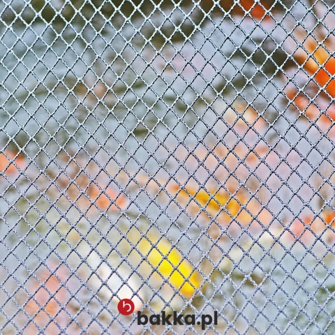  Bakka - Ogrodzenie oczka wodnego - siatka zabezpieczająca z elastycznego materiału polipropylenowego o grubości 4mm z zielonym obszyciem i oczkach 6x6cm do ochrony 