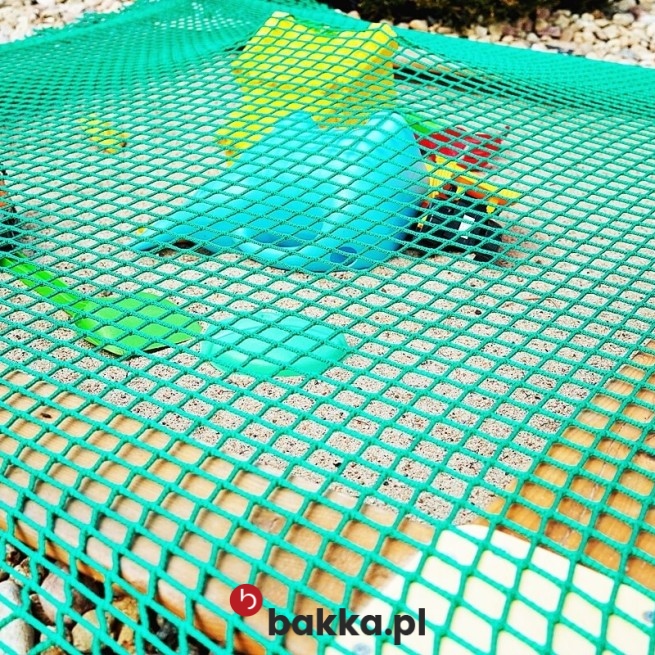  Bakka - Siatka ochronna z polipropylenu o małym oczku 1x1 cm, sprzedawana na indywidualny wymiar, w kolorze szarym lub czarnym. 