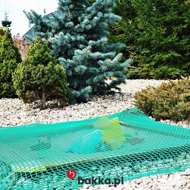 Siatka ochronna na piaskownicę z polipropylenu o małych oczkach 1x1 cm w kolorze szarym lub czarnym, sprzedawana na… w Bakka