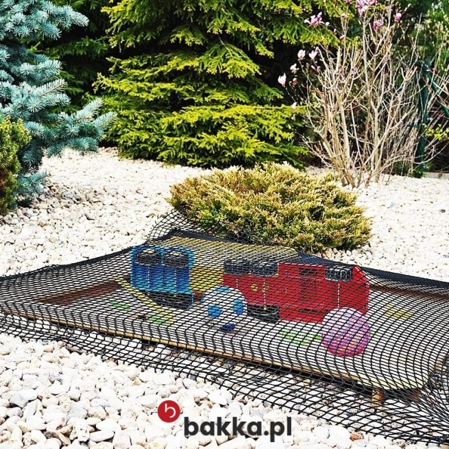   Bakka - Siatka ochronna z polipropylenu o małym oczku 1x1 cm, sprzedawana na indywidualny wymiar, w kolorze szarym lub czarnym. 