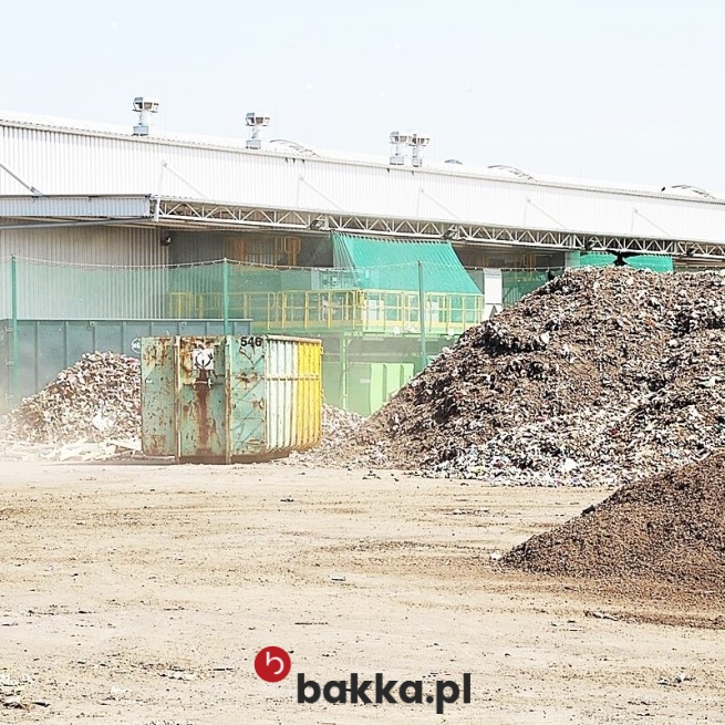   Bakka - Siatki na wysypiska śmieci w różnych kolorach do zabezpieczeń dostępne na wymiar z oczkami o wielkości 4,5x4,5 cm i grubości 3 mm 