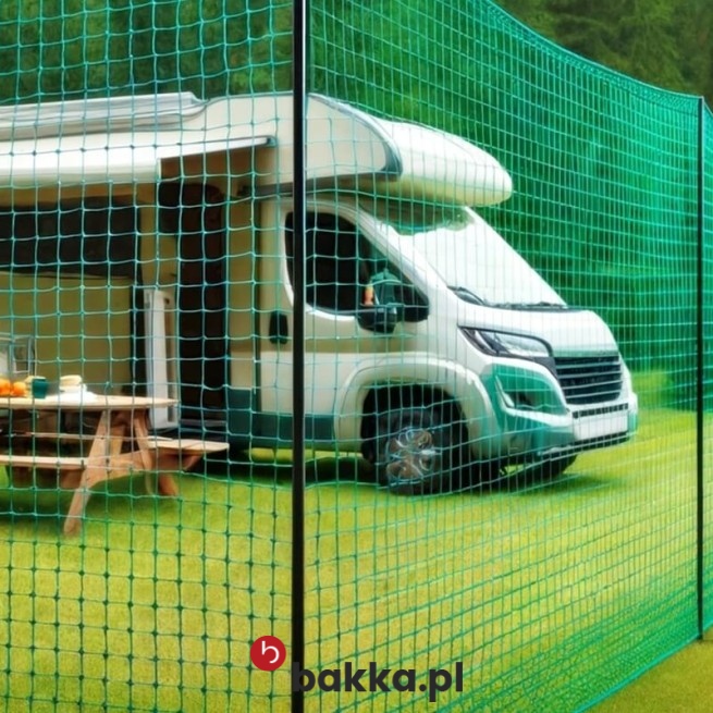  Bakka - Mobilne ogrodzenie tymczasowe do kampera z siatką o oczkach 1x1 cm w szarym lub czarnym kolorze, sprzedawane na indywidualne wymiary. 