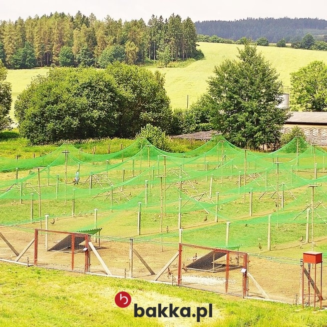   Bakka - Siatka na wymiar z polipropylenowych sznurków o grubości 2mm i oczku 2x2 cm w kolorze zielonym, białym lub czarnym. 