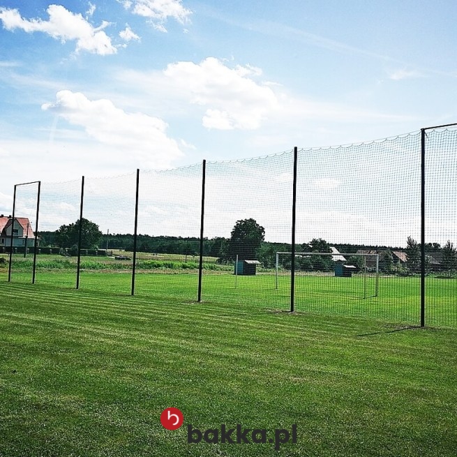 Elastyczne siatki zabezpieczające do ogrodzeń boisk piłkarskich, plecione z tworzywa, dostępne w rozmiarze dostosowanym… w Bakka