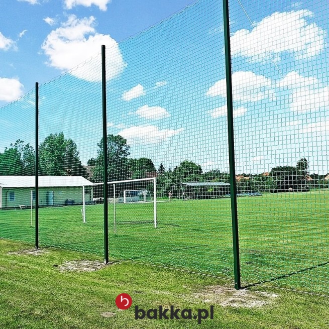   Bakka - Ogrodzenie boiska piłkarskiego - siatka pleciona z tworzywa o małych oczkach 2x2 cm i grubości 2 mm do wykonania zabezpieczeń 