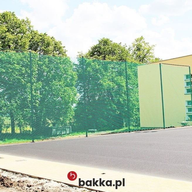 Siatka ochronna pleciona na wymiar do ogrodzenia boiska piłkarskiego w Bakka