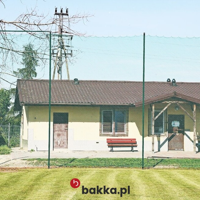   Bakka - Siatka zabezpieczająca na wymiar do ochrony boiska szkolnego zielona o grubości 4mm i oczku 4,5x4,5 cm 