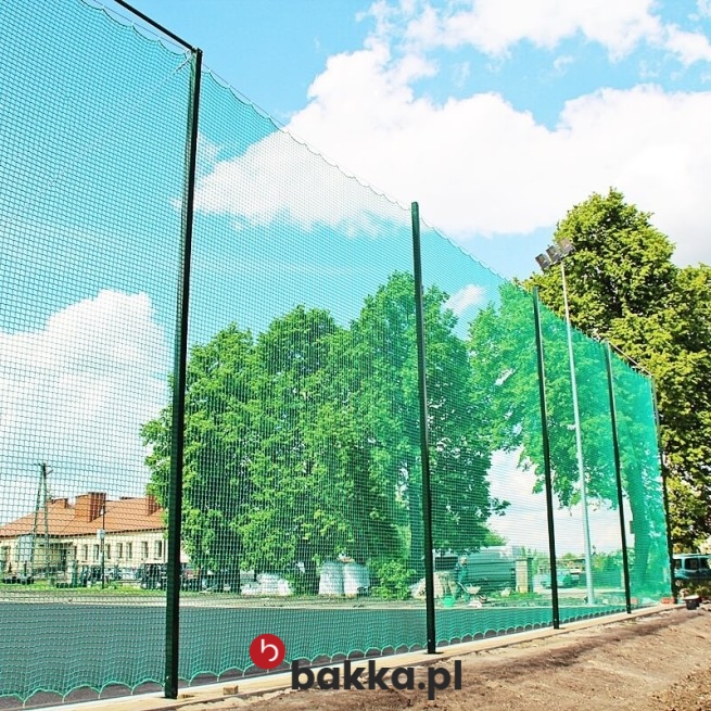 Siatki na piłkochwyty – siatka do piłkochwytu zapewniająca bezpieczeństwo i trwałość w Bakka