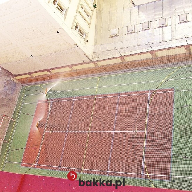   Bakka - Siatki na piłkochwyty elastyczne z materiału polipropylenowego o oczkach 4,5x4,5 cm i grubości 5 mm, dostępne w różnych kolorach, sprzedawane na wymiar jako ochrona zabezpieczająca. 