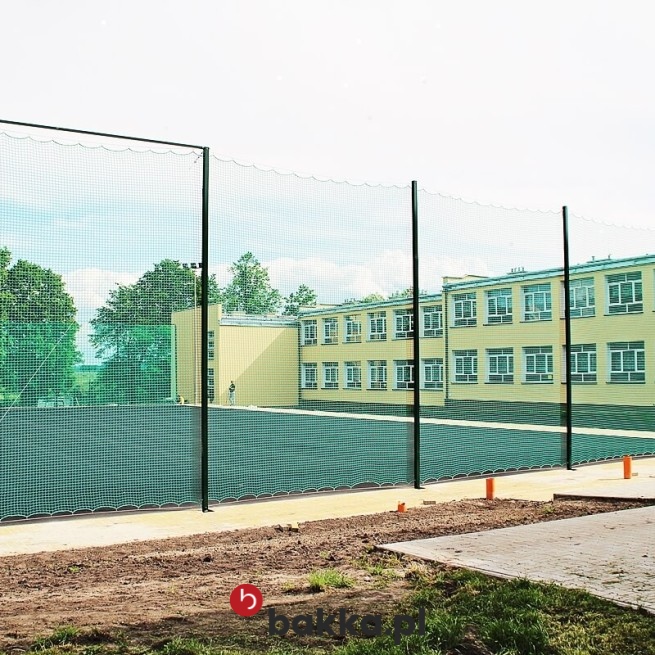 Oferujemy trwałe siatki na piłkochwyty wykonywane na wymiar, które dzięki plecionej konstrukcji z wytrzymałego tworzywa o oczkach 4,5x4,5 cm i grubości 4 mm zapewniają skuteczną ochronę. Produkt charakteryzuje się elastycznością i solidnością, co pozwala na precyzyjne dopasowanie do indywidualnych potrzeb oraz gwarantuje długotrwałe zabezpieczenie przed utratą sprzętu sportowego. w Bakka