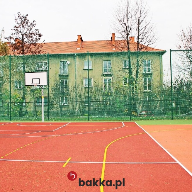   Bakka - Siatka z polipropylenu o grubości 2mm, sprzedawana na wymiar, w kolorach zielonym, białym i czarnym, z oczkiem 2x2cm, jako elastyczna siatka pleciona z tworzywa sztucznego do zastosowań ochronnych. 