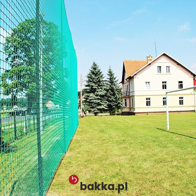   Bakka - Zielona lub grafitowa siatka ochronna o wielkości oczka 4,5x4,5 cm, sprzedawana na wymiar. 