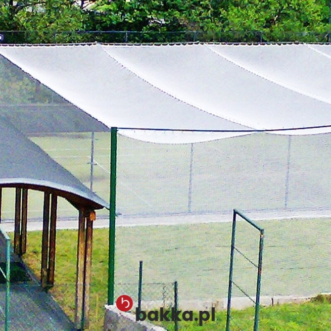  Bakka - Piłkochwyt o wysokości 5 metrów z siatką o oczkach 4,5 cm i grubości 4 mm, dostępny w wybranym przez klienta rozmiarze i kolorze. 