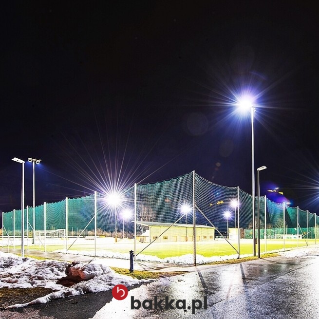 Zielona siatka zabezpieczająca na wymiar z polipropylenu o oczkach dziesięć na dziesięć centymetrów w Bakka