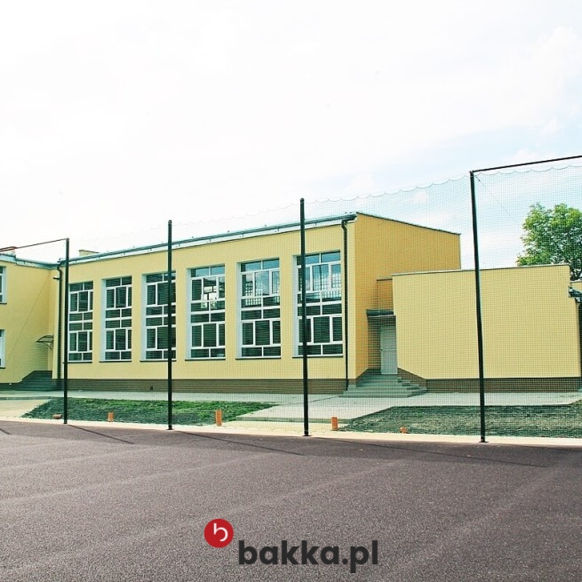   Bakka - Siatka zielona z polipropylenu na wymiar o oczkach 10x10cm do zabezpieczenia boisk sportowych 
