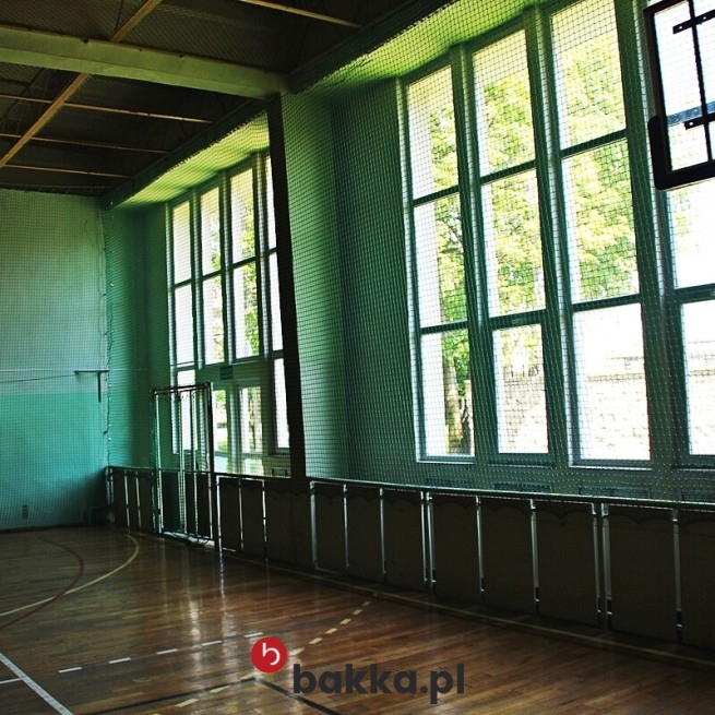   Bakka - Piłkochwyty na wymiar do hal sportowych z siatką ochronną o małych oczkach 2x2 cm 