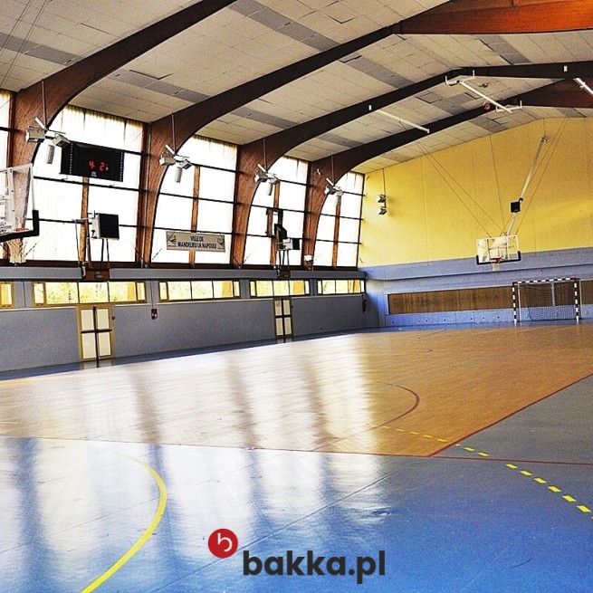   Bakka - Siatki ochronne na hale sportowe wykonywane indywidualnie według potrzeb klienta z trwałego tworzywa o elastycznej strukturze 