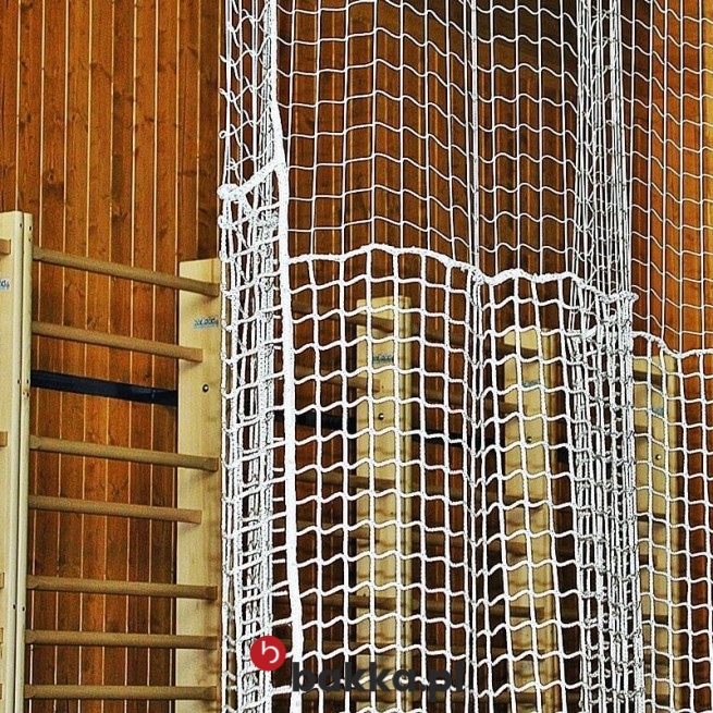   Bakka - Siatka ochronna na wymiar do zabezpieczenia ścian w hali sportowej, pleciona z polipropylenu w kolorze zielonym. 