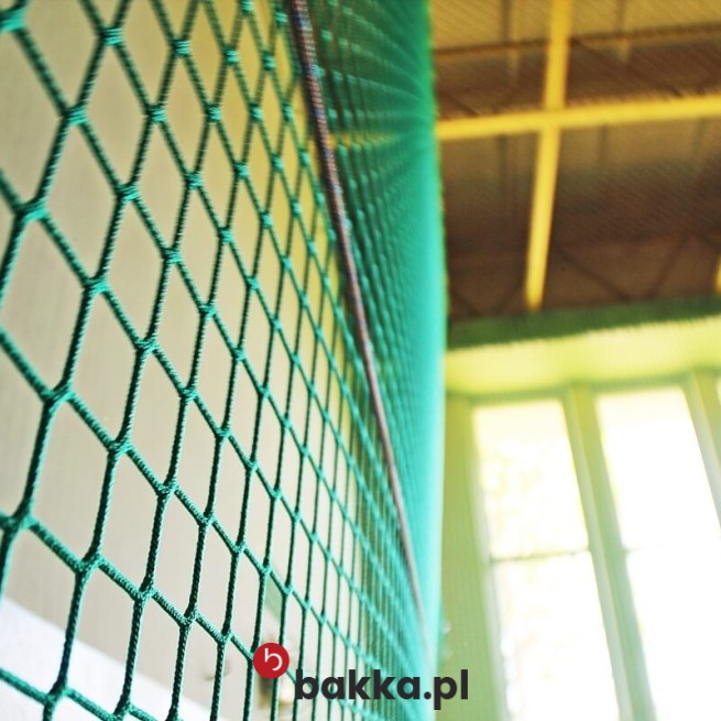  Bakka - Siatka ochronna na hale sportowe - elastyczna siatka zabezpieczająca z polipropylenu w kolorach zielonym lub grafitowym z oczkami 6x6 cm 
