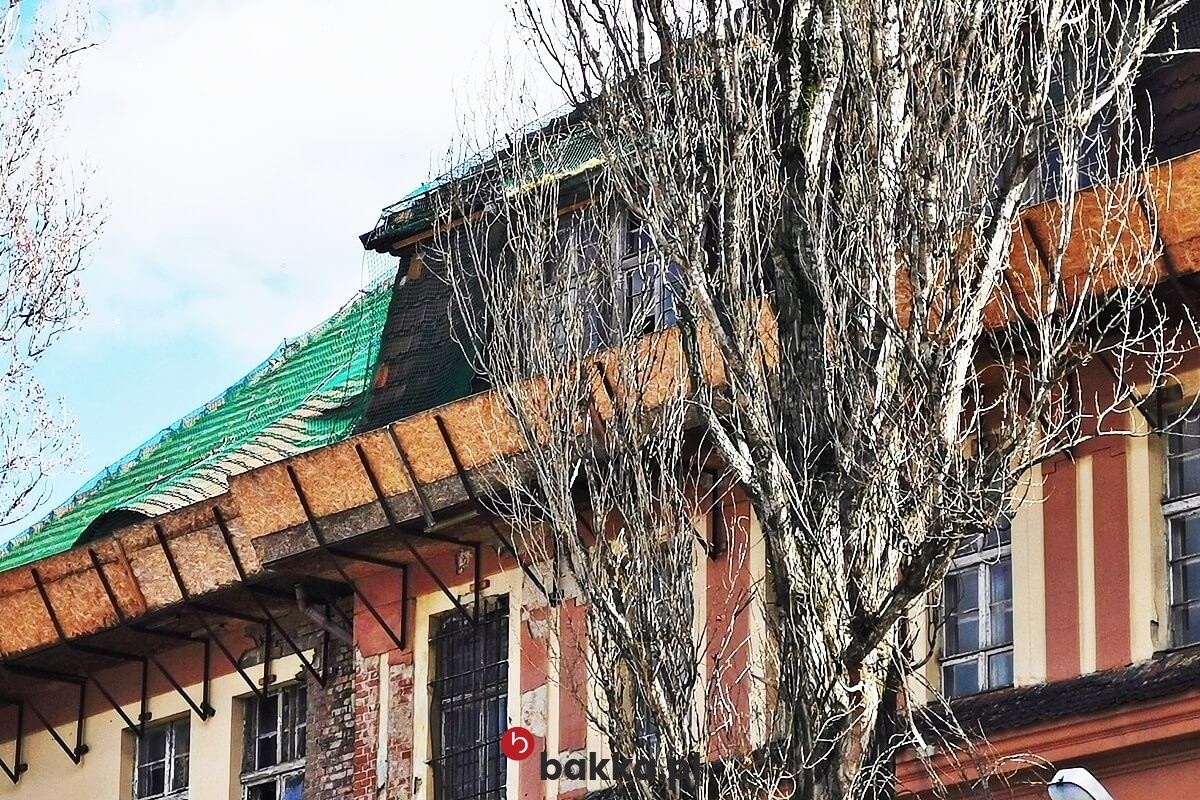   Bakka - Siatki zabezpieczające na wymiar do ochrony starych dachów wykonane z elastycznego materiału plecionego z oczkami 10x10 cm 