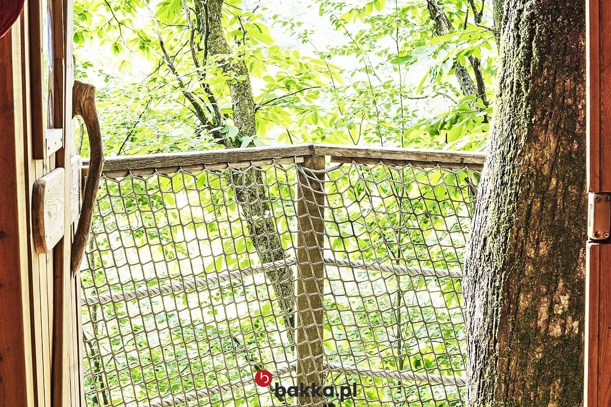   Bakka - Siatki na balkony elastyczne, zabezpieczające i ochronne na wymiar, wykonane z plecionego tworzywa w formie materiałowej siatki sznurkowej. 