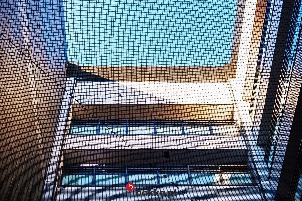   Bakka - Siatka na balkon - zabezpieczająca siatka ochronna z polipropylenu, elastyczna i pleciona, sprzedawana w formie materiału tekstylnego do samodzielnego wykonania zabezpieczenia w wybranym rozmiarze 