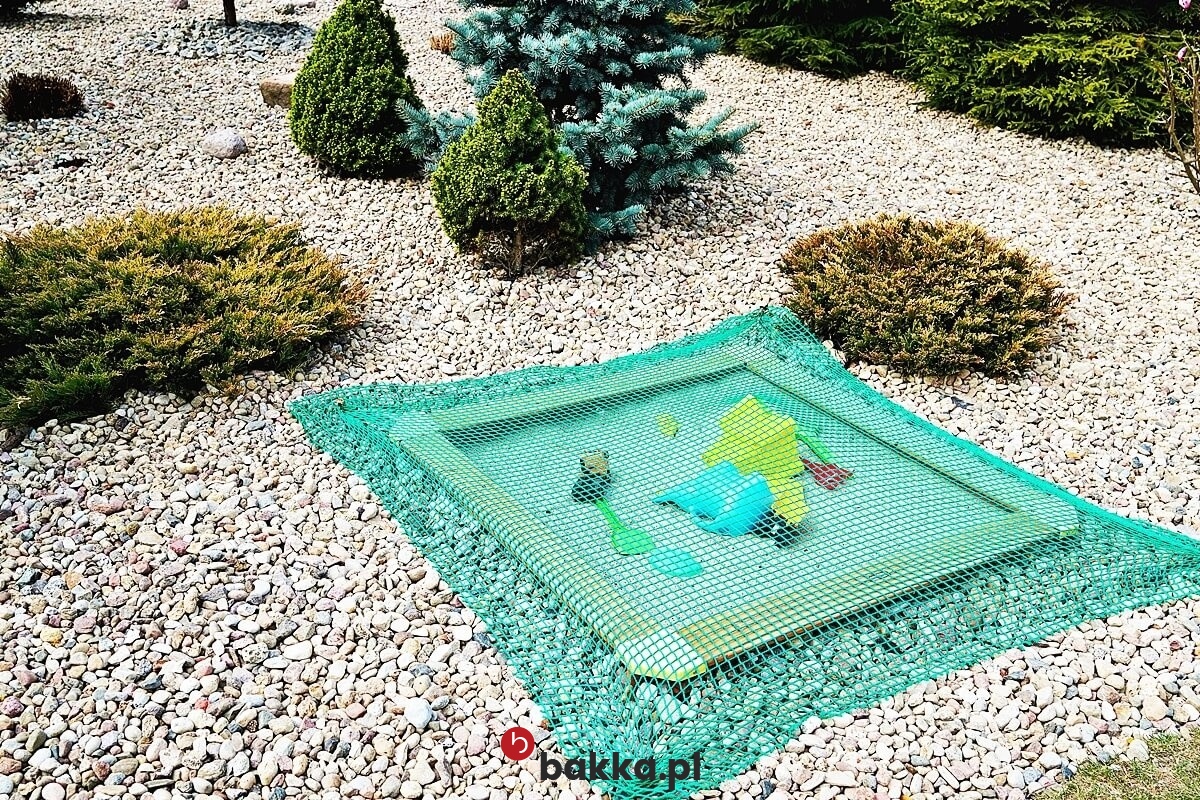   Bakka - Siatka na piarkownicę - siatka ochronna zabezpieczająca na wymiar, elastyczna i pleciona z materiału o oczku 4,5 cm, sprzedawana pod twoje wymiary w wybranym kolorze. 