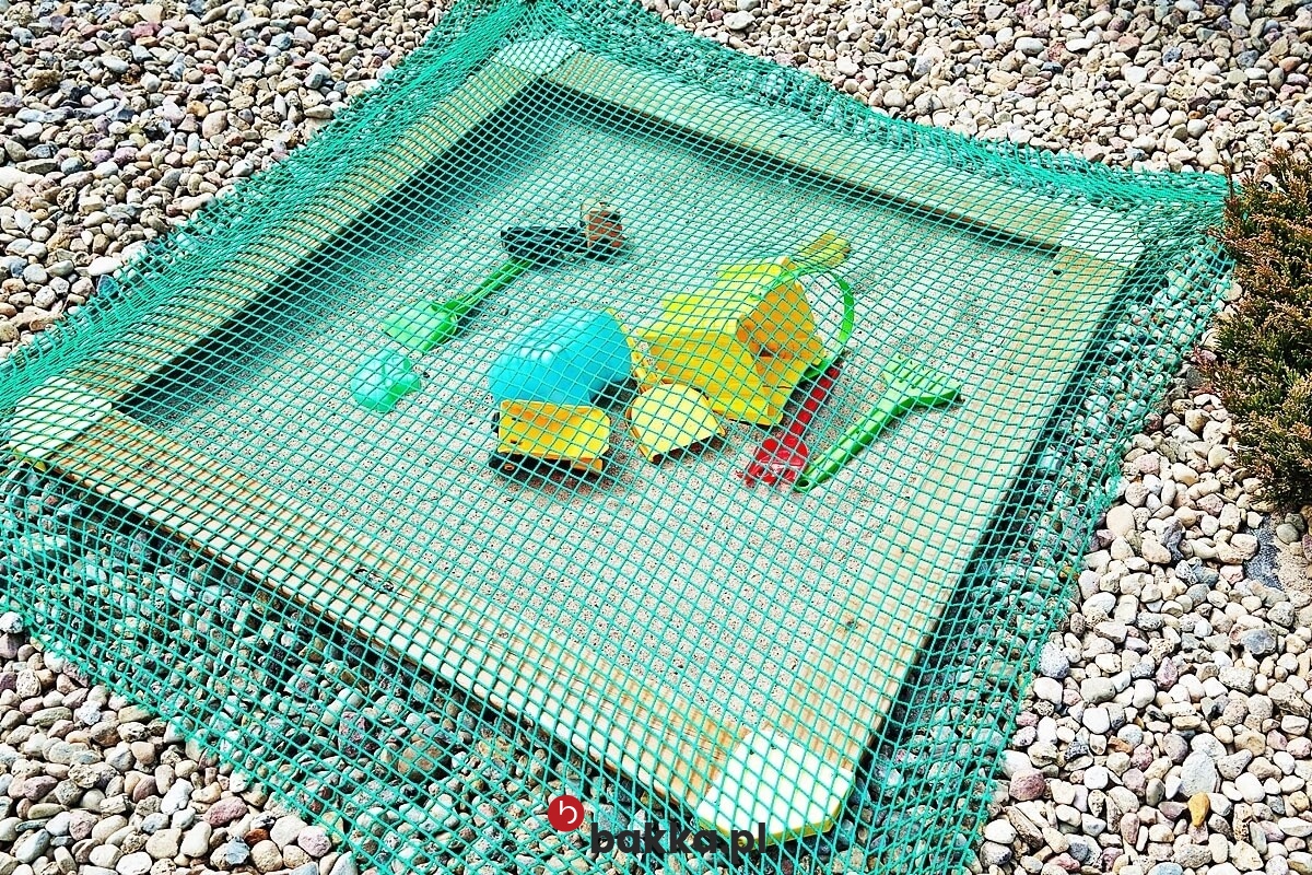  Bakka - Ogrodzenie piaskownicy - Siatka o małych oczkach 1x1 cm do zabezpieczenia wykonana z polipropylenu w kolorze szarym lub czarnym sprzedawana na wymiar 