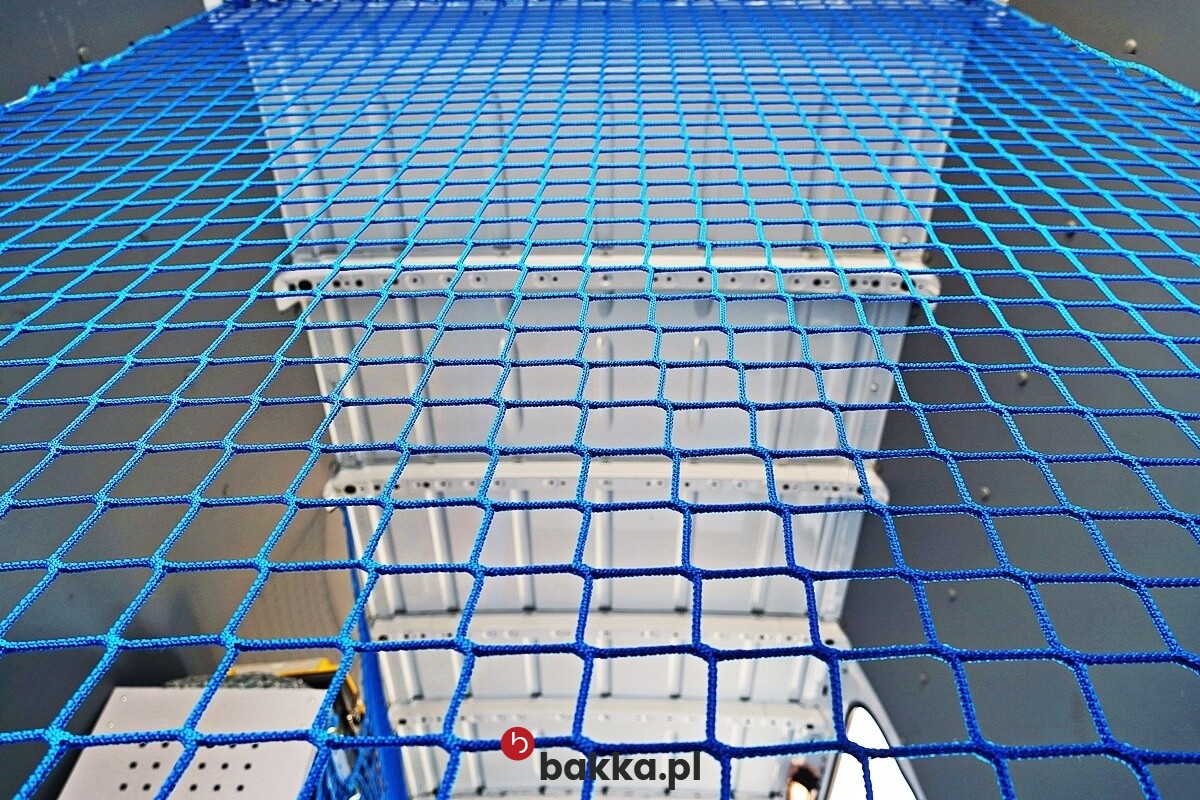  Bakka - Siatki zabezpieczające linie transportowe na wymiar z małymi oczkami, materiałowe i plecione, dostępne w oczekiwanych wymiarach, o grubości dwóch milimetrów i oczku 10x10 milimetrów 