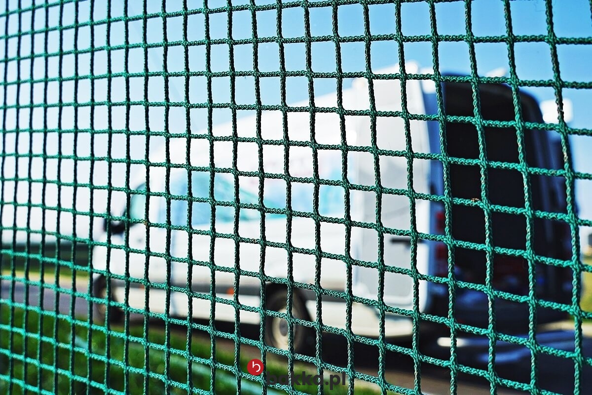  Bakka - Zadaszenie z siatki placu - Zabezpieczenie siatką placu z towarem od góry w formie zadaszenia - Osłonięcie od góry palcu magazynowego 