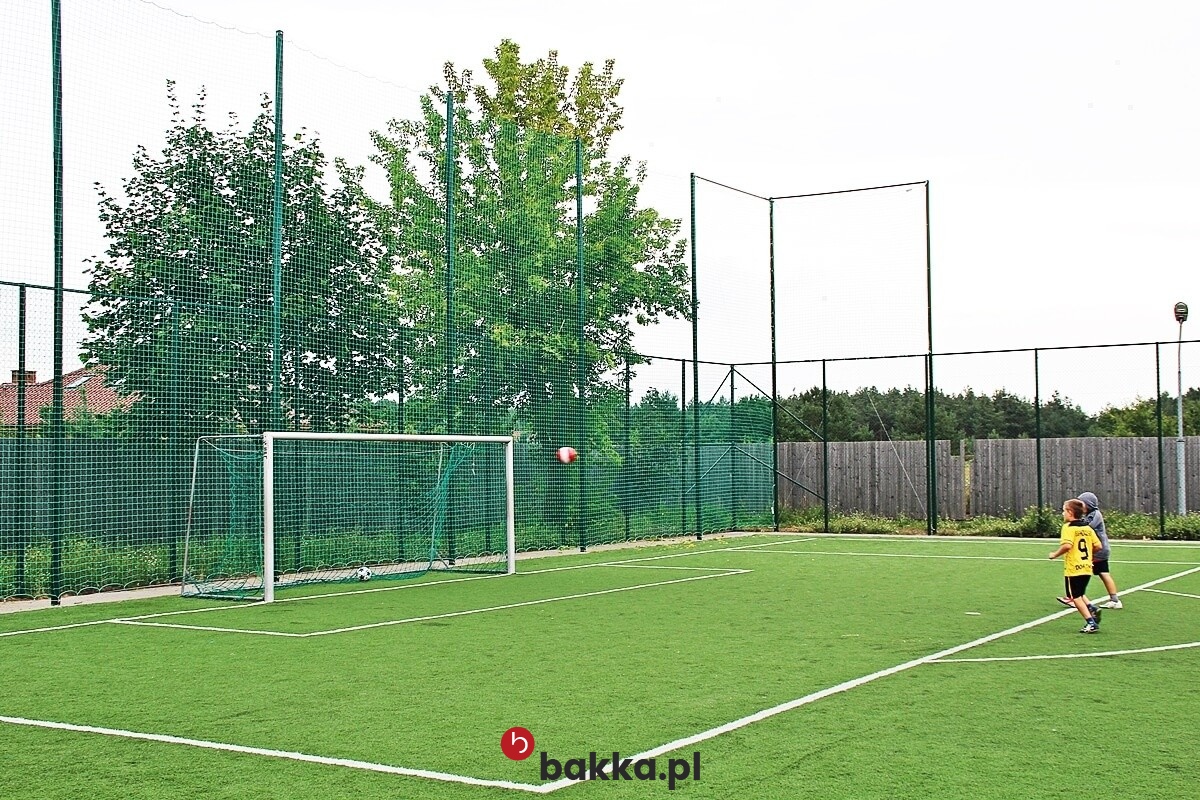   Bakka - Ogrodzenie boiska szkolnego z siatką ochronną - produkt na wymiar zielony, niebieski lub szary, oczko 4,5 cm, grubość 3 mm 