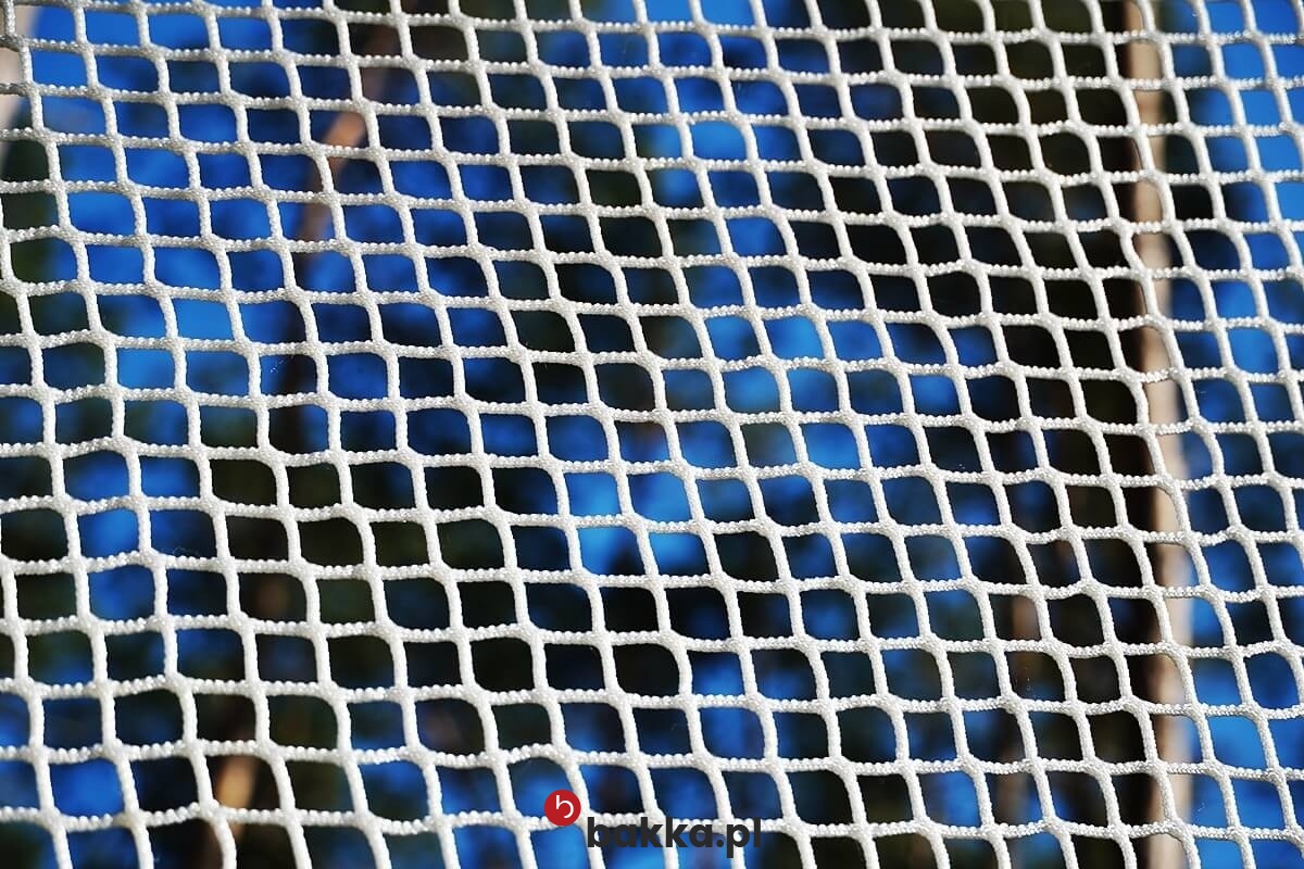   Bakka - Piłkochwyt 4m wysokości   Siatka oczko 8x8cm   Grubość siatki 5mm 
