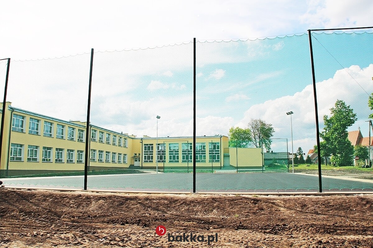   Bakka - Siatka elastyczna z tworzywa na wymiar o oczkach 4,5x4,5 cm, dostępna w kilku kolorach. 