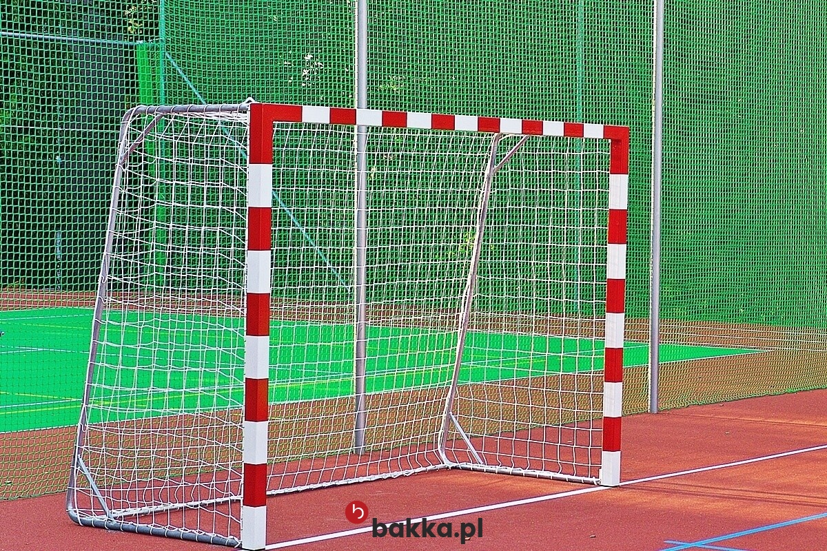   Bakka - Piłkochwyt 6m wysokości   Siatka oczko 8x8cm   Grubość siatki 5mm 