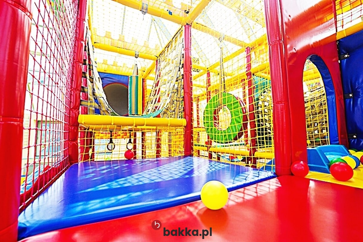  Bakka - Ogrodzenie placu zabaw - Ogrodzenia zabezpieczające plac zabaw 