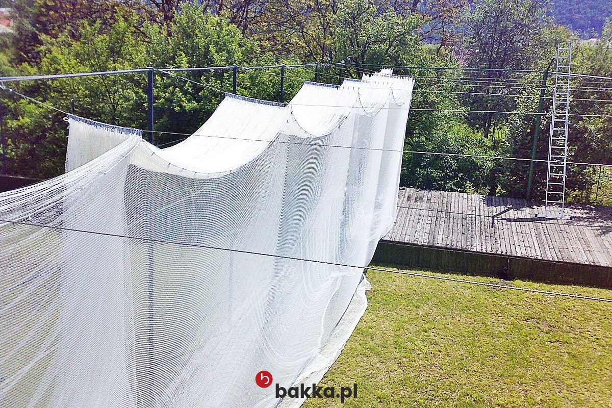  Bakka - Zielona, niebieska lub czarna siatka ochronna z polipropylenu o oczkach 4,5x4,5 cm i grubości 5 mm dostępna w dowolnym rozmiarze 