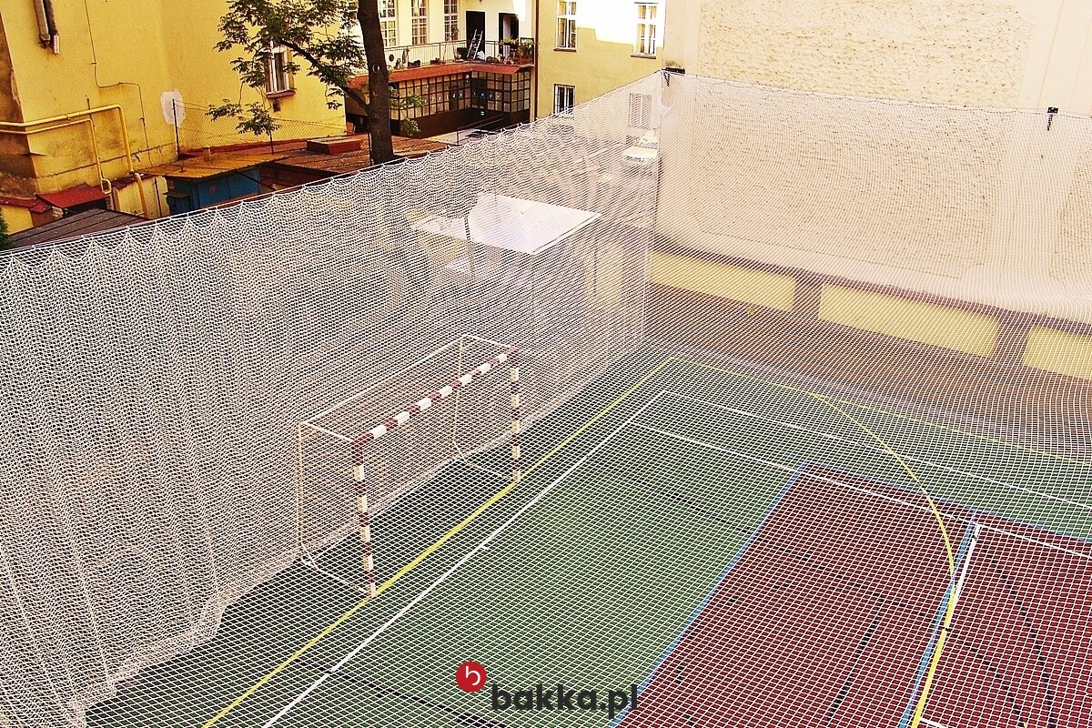   Bakka - Siatka zabezpieczająca do ogrodzeń boisk o oczku 4,5x4,5 cm, grubości 3 mm, dostępna w wielu kolorach 