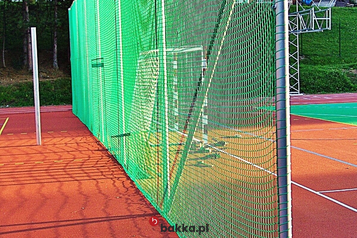   Bakka - Siatka zabezpieczająca do ogrodzeń boisk o oczku 4,5x4,5 cm, grubości 3 mm, dostępna w wielu kolorach 