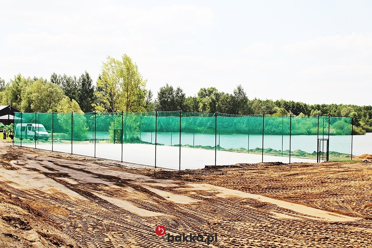   Bakka - Ogrodzenia Boisk - siatka ochronna z tworzywa na wymiar z oczkami 8x8 cm, elastyczna i trwała, zabezpieczająca teren sportowy, dopasowana do twoich oczekiwań 