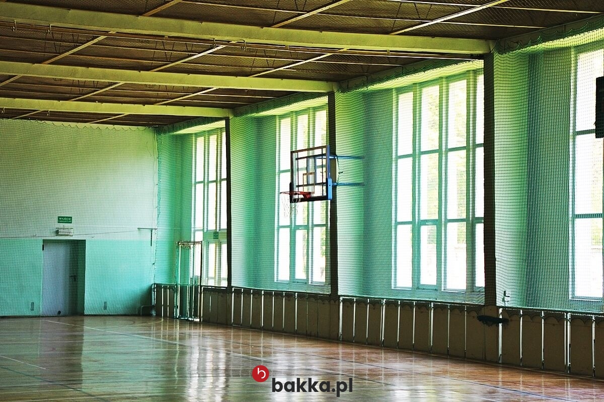   Bakka - Siatki pod sufity do hali - elastyczna siatka zabezpieczająca na wymiar z tworzywa pleciona do ochrony zielona lub grafitowa z oczkami 6x6 cm 