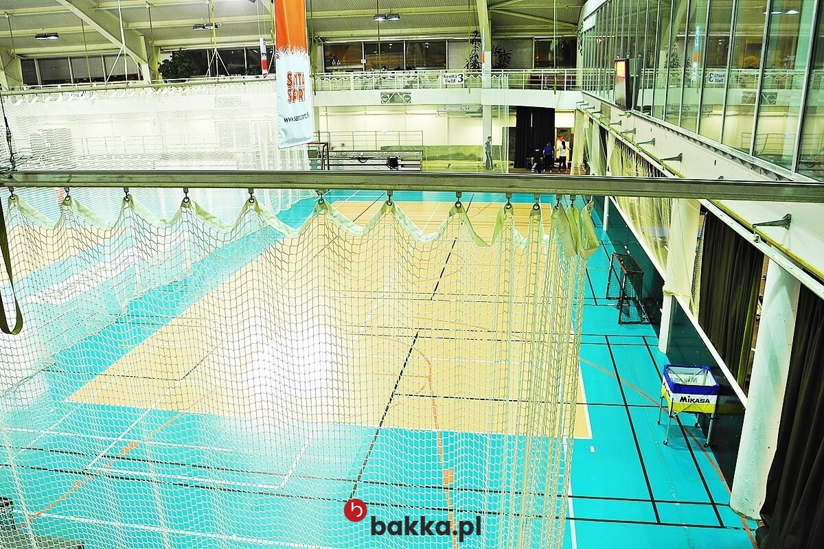  Bakka - Siatki ochronne na wymiar do zabezpieczenia sufitu hali z małym oczkiem plastikowe w wybranym kolorze 