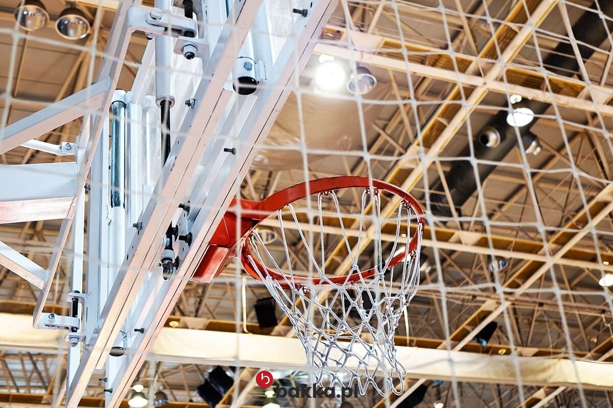   Bakka - Siatki sportowe ochronne z polipropylenu o małych oczkach 10x10 mm, dostępne w wymiarach klienta w kolorach szarym i czarnym. 