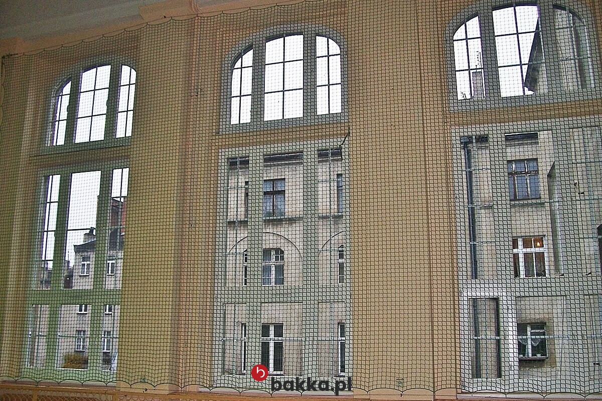   Bakka - Piłkochwyty na hale sportowe - elastyczna siatka ochronna do zabezpieczeń z zielonego polipropylenu o oczkach 10x10 cm i grubości 4 mm na wymiar 
