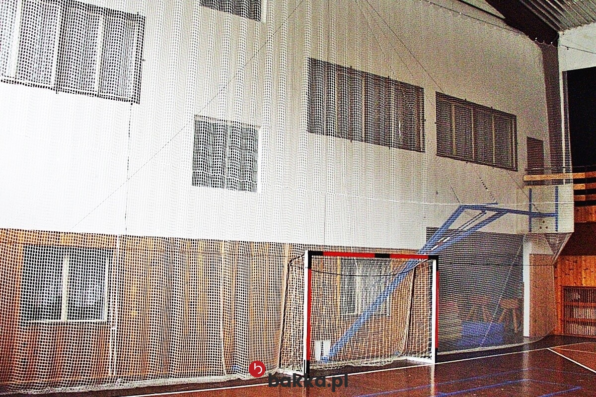   Bakka - Piłkochwyty na hale sportowe - elastyczna siatka ochronna do zabezpieczeń z zielonego polipropylenu o oczkach 10x10 cm i grubości 4 mm na wymiar 