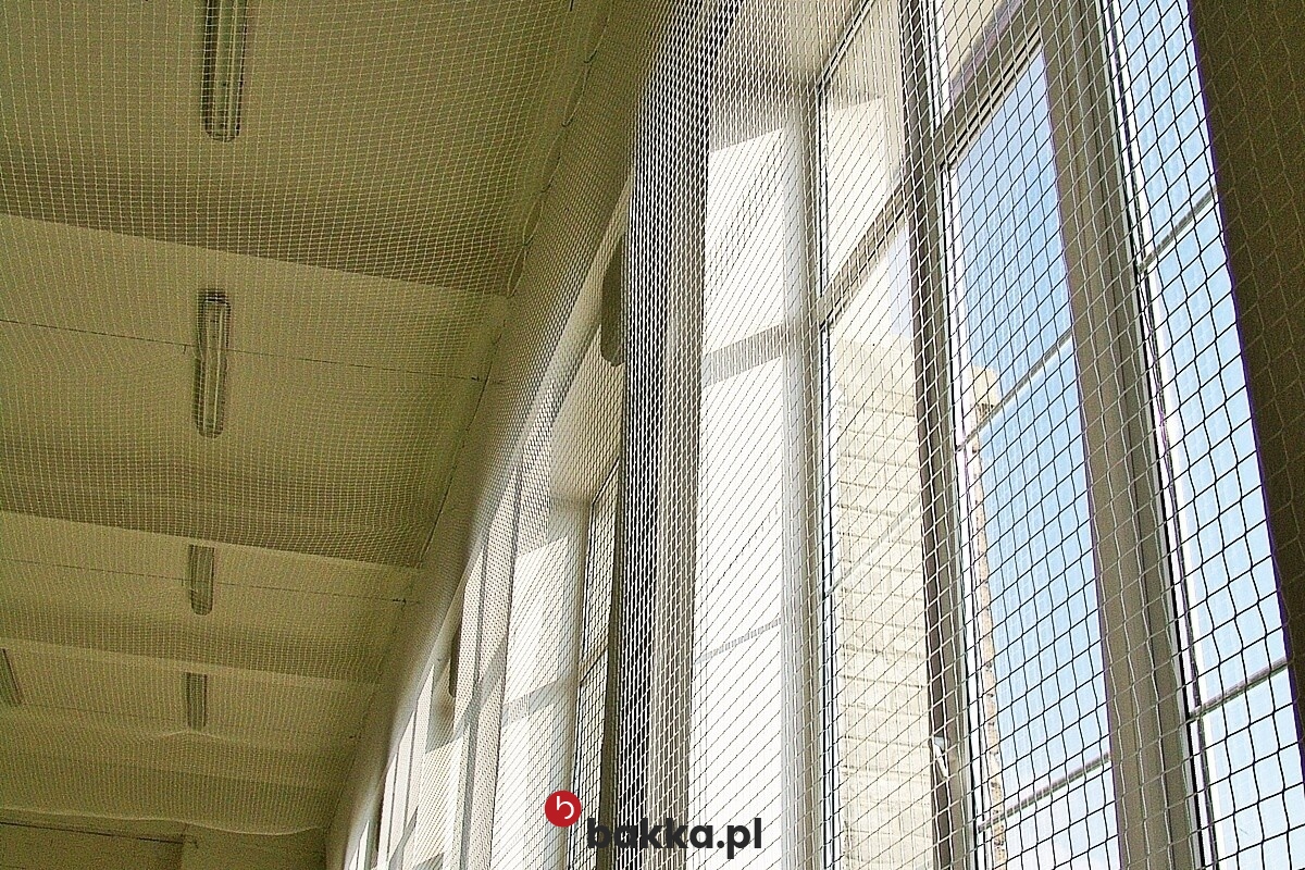   Bakka - Siatki ochronne na okno polipropylenowe na wymiar, elastyczna i tekstylna siatka linowa o wielkości oczka 4,5x4,5 cm, dostępna w różnych kolorach. 